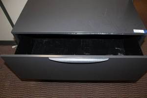lot 28 image: 2-Drawer Lateral file cabinet - 36W x 18D x 27.5H