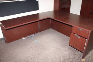 lot 47 image: L-shape Desk