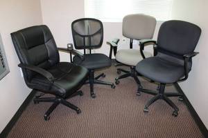 lot 55 image: (4) Black rolling office chairs