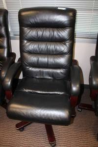lot 128 image: (1) La-Z-Boy Contract Horizon Collection Chair