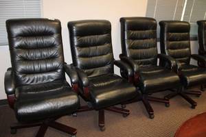 lot 127 image: (4) La-Z-Boy Contract Horizon Collection Chair - 4 times the money
