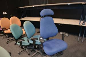 lot 97 image: (5) Rolling Office Chairs (one has headrest) mixed colors