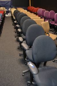 lot 108 image: (10) Greyish black rolling office chairs
