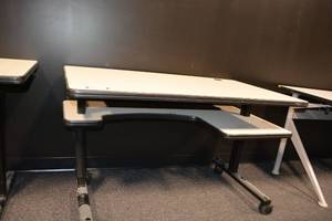 lot 123 image: 2-shelf work desk on wheels - 4x28x28H