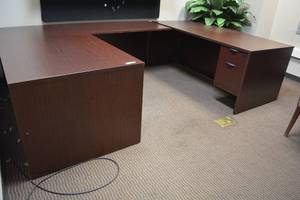 lot 72 image: U-shape office desk - (2) 6L x 3W x 29H and (1) L Connector piece