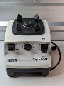 lot 17 image: Vitamix VM0103 Vita-mix Super 5200 - Blender Motor Unit Base Only