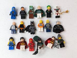 lot 40 image: Lot of 18 - Lego Mini Action Figurines Batman, Ninjago, Harry Potter, etc