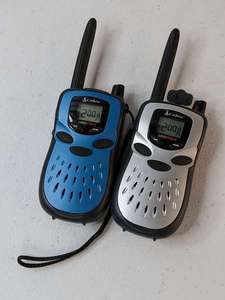 lot 74 image: Cobra Micro-talk FRS 225 Walkie Talkie Handheld Radio Set of 2