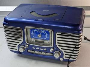 lot 133 image: Crosley CR612 AMFM Radio Digital Alarm Clock CD Player Model Blue Vintage Look