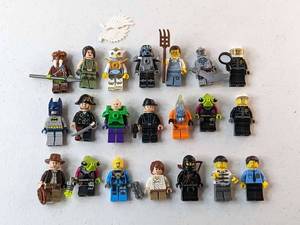 lot 144 image: Lot of 21 - Lego Assorted MiniFigurine