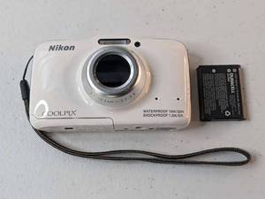 lot 163 image: Nikon COOLPIX S32 10.1 MP 3x Optical Zoom Digital Camera Waterproof - No Charger