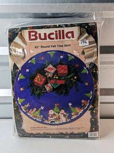 lot 176 image: New Bucilla 43 in Round Felt Tree Skirt - Woodland Holiday - 1991 Vintage