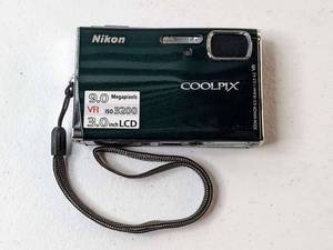 lot 161 image: Nikon COOL PIX S52 9.0MP 3x Zoom  Digital Camera -Green