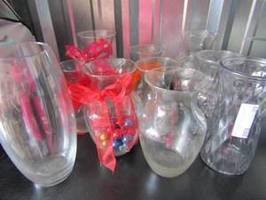 lot 29 image: LARGE LOT OF VARIOUS VASES SMALL AND LARGE ALL CLEAR GLASS