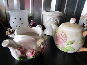 lot 35 image: 2 tea pots one missing lid, various other home dcor