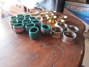 lot 49 image: various types of plastic and metal napkin ring holders, 3 vintage drink coasters