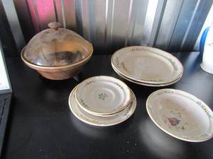 lot 50 image: Heartland stoneware dishes not a set just a few pieces includes, 3 saucers, 1 bowl, 2 dinner plates, #36-ABW Kaz Bun warmer comes with plug