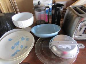 lot 53 image: 3 plastic dinner plates, plastic gravy bowl, tin camping pan oster toaster, 2 coffee grinder one manual other electric, 1975 milk glass fruit bowl