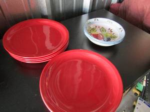 lot 54 image: 6 todays home red dinner plates 11in diameter like new, 2 haritage mint black forrest fruit China bowls
