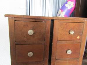lot 78 image: 17X13X17 VINTAGE 2 DRAW BEDSIDE TABLES QTY 2
