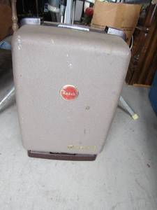 lot 91 image: Kodak show time 8 projector, also comes with screen wich includes its own stand