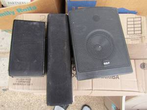 lot 92 image: computer small speakers qty 3 all RCA no wires included