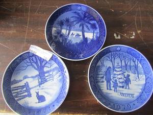 lot 130 image: Royal copenhagen denmark Juletraeet Beundres plates years 1972,1979 and 1971 qty 3