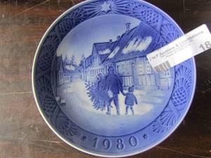 lot 18 image: Royal Copenhagen denmark Juletraeet Beundres Christmas plates years 1980,1981 and 1982 qty 4