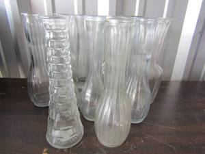 lot 139 image: Various clear glass vases skinny style, qty 12