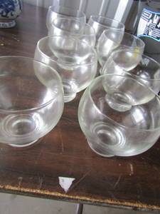 lot 143 image: clear glass mixed drink glasses or fruit cups qty 8