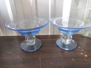 lot 147 image: 2 blue clear glass margarita glasses