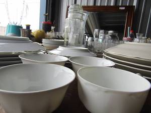 lot 159 image: southampton stoneware 5 dinner plates, 1 saucer, 1 dessert plate, O&E.G. Royal dishes 4 saucers, M.Z. Austria 5 dinner plates, 4 haviland France coffee cups