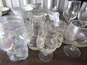 lot 165 image: glass lot has various drinking glasses and 2 tall stem wine glasses