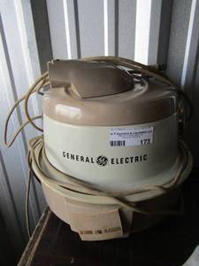 lot 173 image: General Electric hair dryer model # VI2CI2 120 volts,750 watts, 50-60 cycles