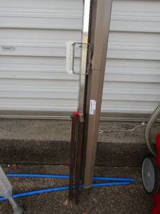 lot 193 image: DA-LITE Projector screen in good condition