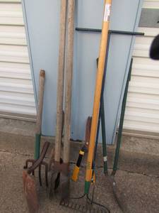 lot 194 image: Tool lot includes tree trimmers, fence post digger, pitch fork and more