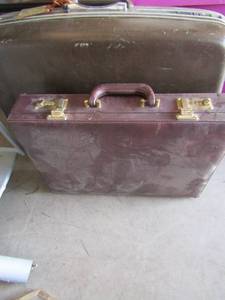 lot 222 image: brown samsonite suitcase, burgandy breifcase