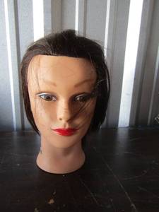 lot 232 image: MANNEQUIN Head for sylist practice