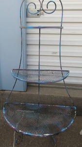 lot 257 image: 3 tier metal outdoor plant stand, size  483016 needs repainted