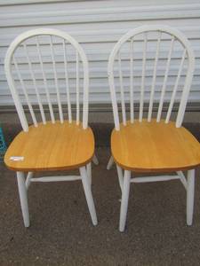 lot 260 image: Wooden white kitchen chairs qty 2 in good condition