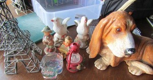lot 268 image: 2 white bird dcor, doggy floor dcor or mantel , Lantern decoration and more