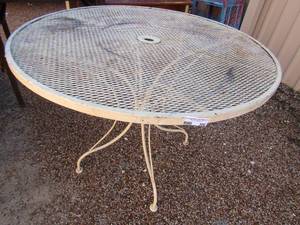 lot 306 image: Outdoor patio table white 30 x 42 diameter