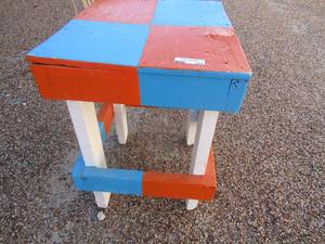 lot 314 image: 26x19x21 multi color outdoor plant stand