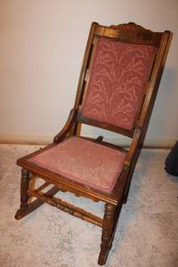 lot 15 image: Vintage Rocking chair