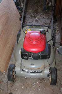 lot 2 image: Harmony 215 Honda Lawnmower