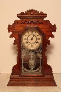 lot 18 image: Antique Clock with winding key