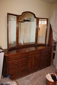 lot 91 image: Ethan Allen Tri-mirrored Dresser as shown, see pictures - 72W x 19D x 32H, Mirror 59.5W x 46H