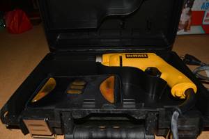 lot 48 image: DeWalt 38 drill set as shown (Looks like new)