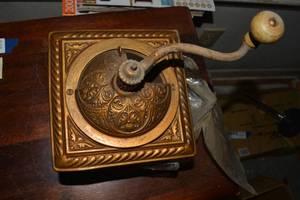 lot 44 image: Vintage Coffee Grinder