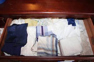 lot 35 image: Vintage handkerchiefs and embroidered linens